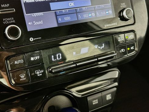Used 2022 Toyota Prius L Eco FWD image 17