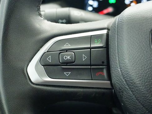 Used 2023 Jeep Compass Latitude image 32