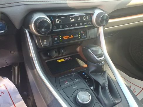 Used 2022 Toyota RAV4 Limited AWD/4WD image 16