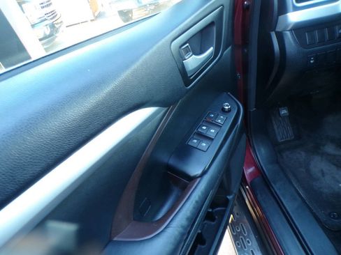 Used 2015 Toyota Highlander XLE image 10