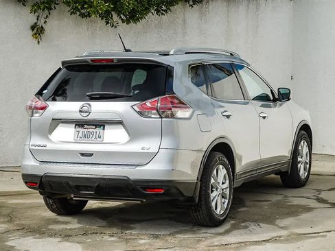 Used 2015 Nissan Rogue SV w/ SV Family Package image 4