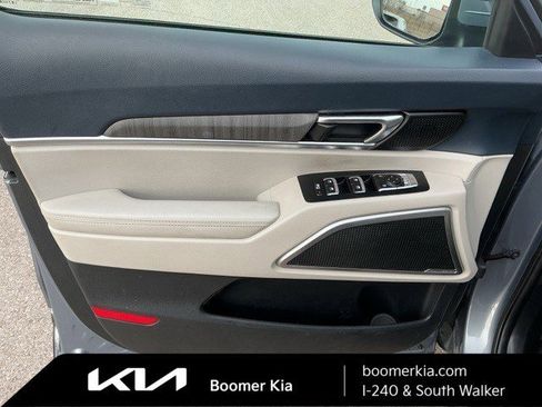 Used 2024 Kia Telluride EX w/ EX Captain's Chair Package image 16