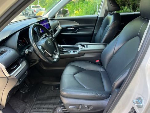 Used 2024 Toyota Grand Highlander AWD image 9