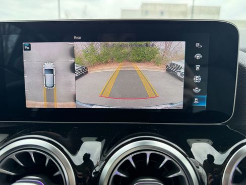 Certified 2021 Mercedes-Benz GLA 250 4MATIC image 13