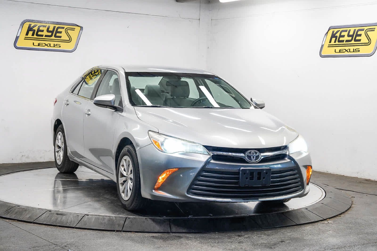 Used 2016 Toyota Camry LE FWD image 5
