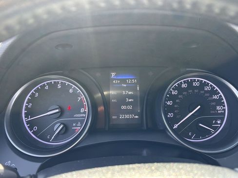 Used 2023 Toyota Camry SE image 3