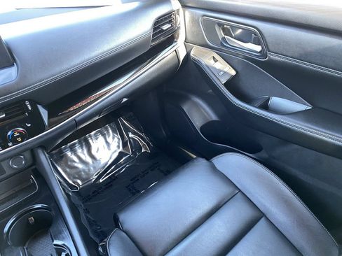Certified 2025 Nissan Rogue SL w/ SL Premium Package FWD image 18