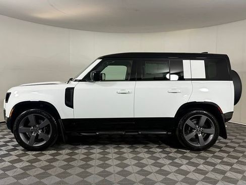 Used 2025 Land Rover Defender 110 V8 AWD/4WD image 3