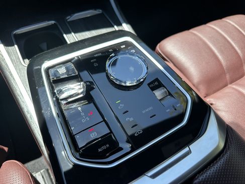 Used 2023 BMW 740i w/ Parking Assistance Package RWD image 25