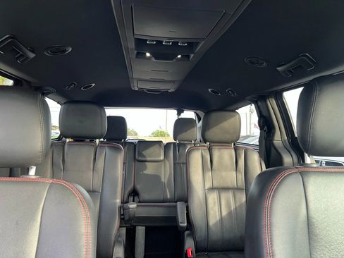 Used 2017 Dodge Grand Caravan GT image 19