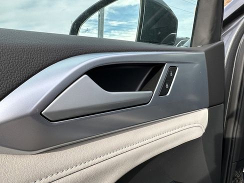New 2025 Volkswagen Taos SE image 18