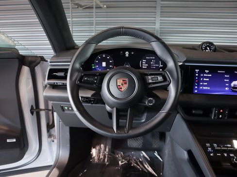 Certified 2025 Porsche Macan 4 Electric AWD/4WD image 15
