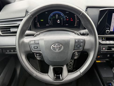 Used 2025 Toyota Camry SE FWD image 15
