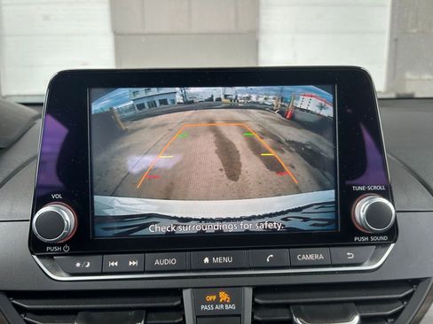 Used 2025 Nissan Altima 2.5 SV image 24