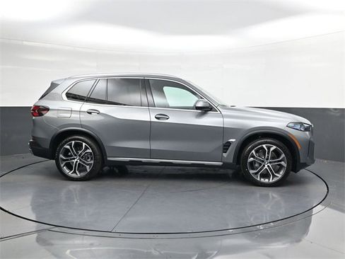 New 2026 BMW X5 xDrive40i w/ Climate Comfort Package image 3