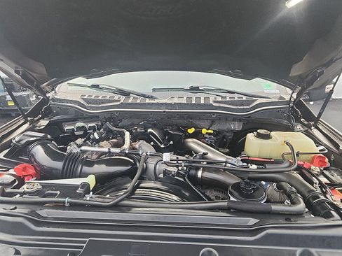 Used 2019 Ford F250 Lariat w/ Chrome Package image 11