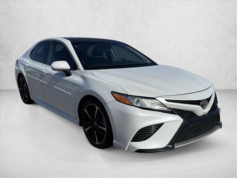 Used 2020 Toyota Camry XSE image 3