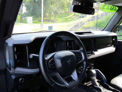 Used 2023 Ford Bronco Black Diamond AWD/4WD image 13