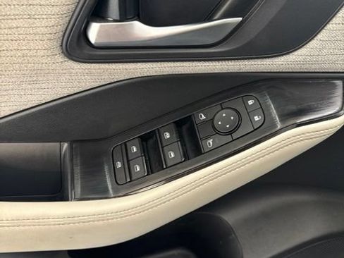 Certified 2023 Nissan Rogue SV FWD image 8