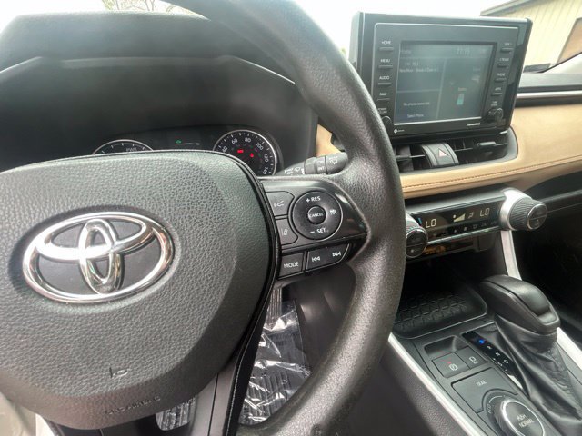 Used 2021 Toyota RAV4 XLE AWD/4WD image 26