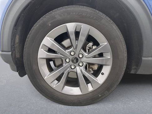 Used 2023 Ford Explorer XLT w/ Equipment Group 202A AWD/4WD image 27