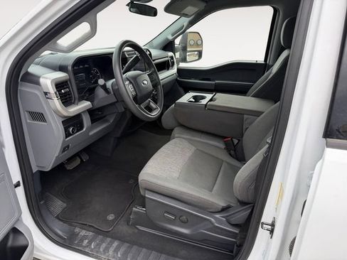 Used 2025 Ford F250 XLT AWD/4WD image 9