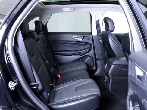 Used 2018 Ford Edge Titanium w/ Equipment Group 302A AWD/4WD image 23