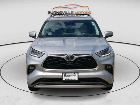 Used 2020 Toyota Highlander Platinum image 2