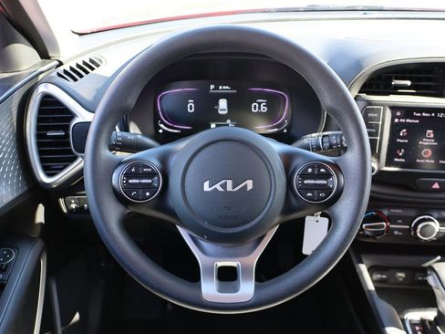 Used 2025 Kia Soul LX w/ Option Group 015 image 16