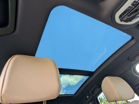 Certified 2026 Porsche Macan AWD/4WD image 27