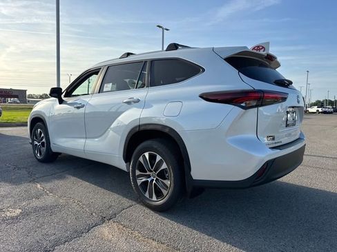 New 2026 Toyota Highlander XLE image 4