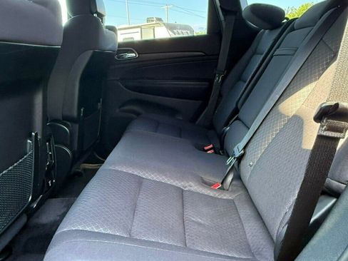 Used 2018 Jeep Grand Cherokee Laredo AWD/4WD image 38