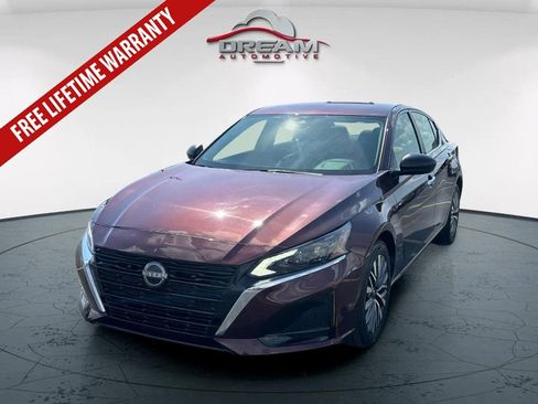 Used 2024 Nissan Altima 2.5 SV FWD image 5