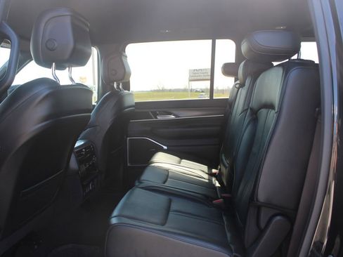 Used 2024 Jeep Wagoneer Series II w/ Flexible Seating Group RWD image 24