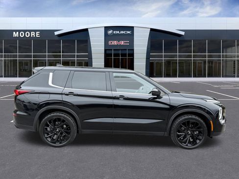 Used 2023 Mitsubishi Outlander SE Black Edition image 2