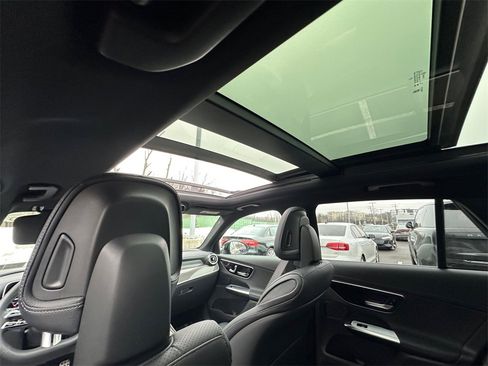 Used 2024 Mercedes-Benz GLC 300 4MATIC image 28