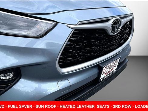 Used 2021 Toyota Highlander XLE AWD/4WD image 33