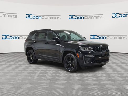 New 2026 Jeep Grand Cherokee Limited w/ Limited Altitude Package AWD/4WD image 3
