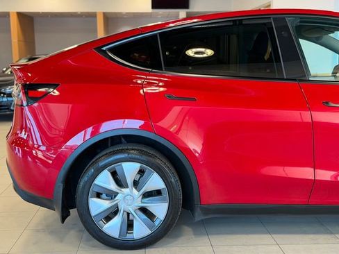 Used 2023 Tesla Model Y Long Range image 17