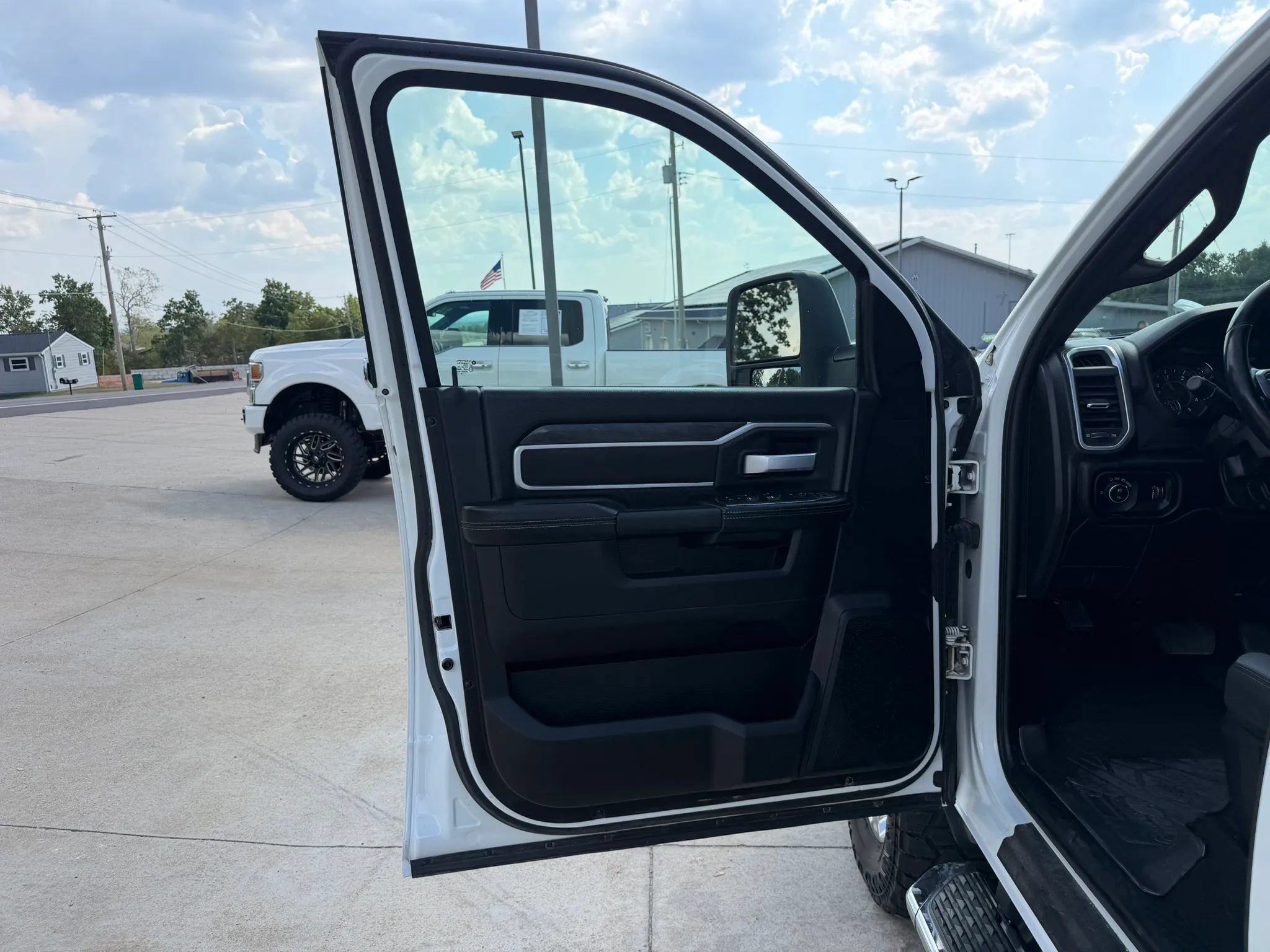 Used 2024 RAM 2500 Big Horn AWD/4WD image 12