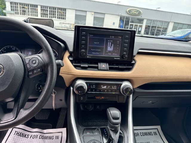 Used 2022 Toyota RAV4 LE AWD/4WD image 19