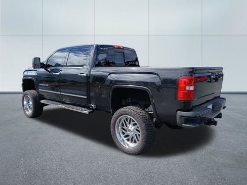Used 2018 GMC Sierra 3500 Denali w/ Suspension Package, Off-Road AWD/4WD image 3