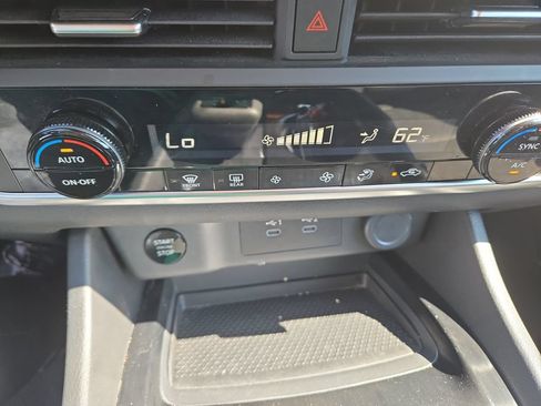 Used 2025 Nissan Rogue SV AWD/4WD image 29