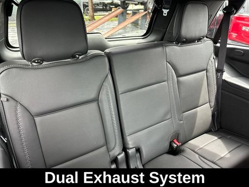 Used 2023 GMC Yukon Denali RWD image 32