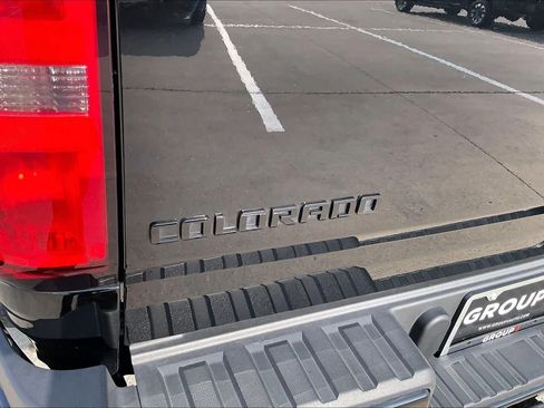 Used 2020 Chevrolet Colorado LT w/ Colorado RST Special Edition RWD image 29