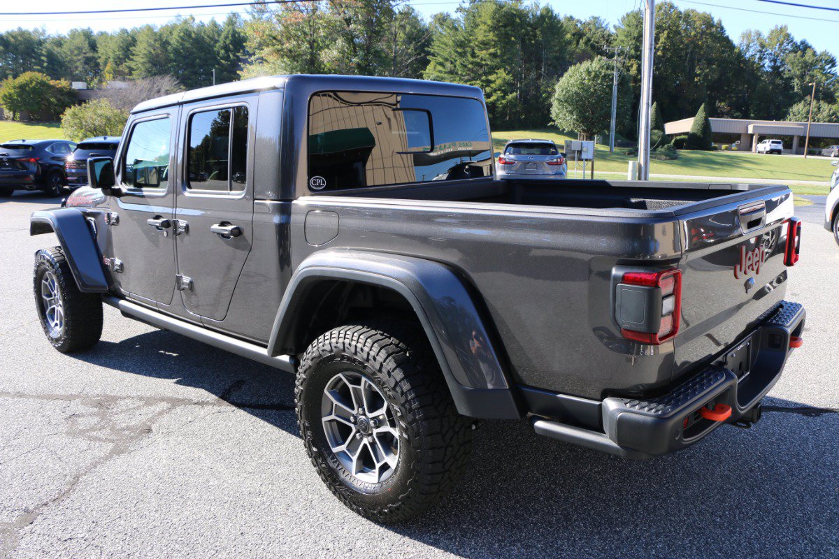 Used 2026 Jeep Gladiator Mojave AWD/4WD image 3