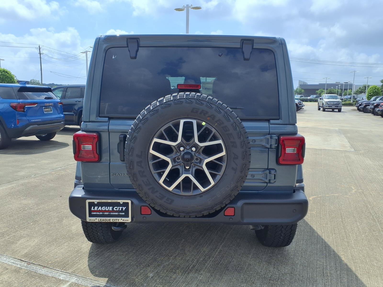 New 2026 Jeep Wrangler Unlimited Sahara AWD/4WD image 6