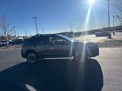 Used 2023 Subaru Crosstrek 2.0i Premium image 2