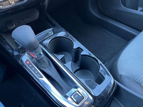 Used 2025 Chevrolet Trax LT w/ LT Convenience Package image 39