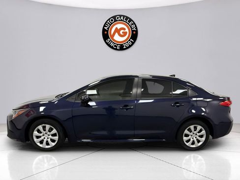 Used 2020 Toyota Corolla LE FWD image 4